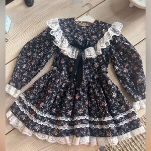 Vintage little girls floral collar ruffled dress